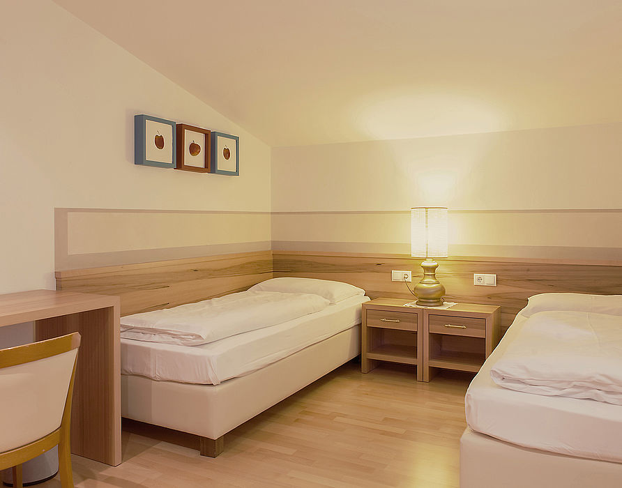 Camera da letto con due letti separati